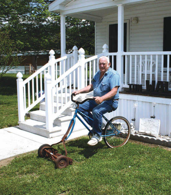 Local News: Redneck lawnmower: Worthington man creates new kind of a  lawnmower (5/7/09)
